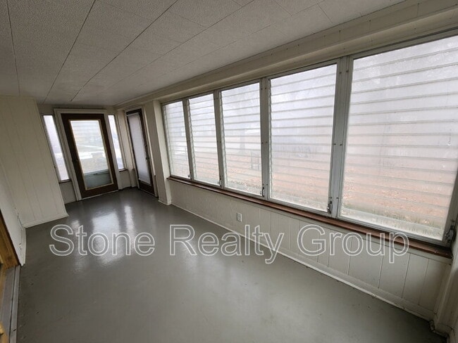 Building Photo - 2419 Layher Ave