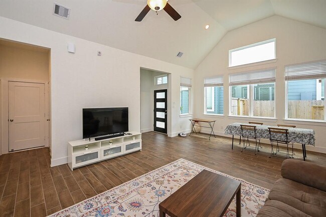 Building Photo - 1535 Cathedral Bend Drive
