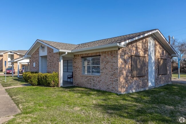 Building Photo - 520 Laredo St