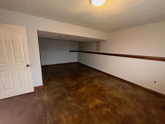 Building Photo - 3 Bed | 2.5 Bath | 2 Car Split Level Home in Belton