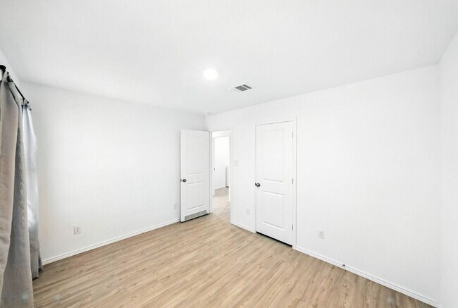 Building Photo - 3 Bedroom Single-Story Home for Rent with ...