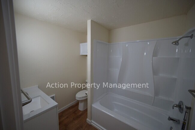 Building Photo - Updated Single-Level Home with Spacious Interior & Covered Parking