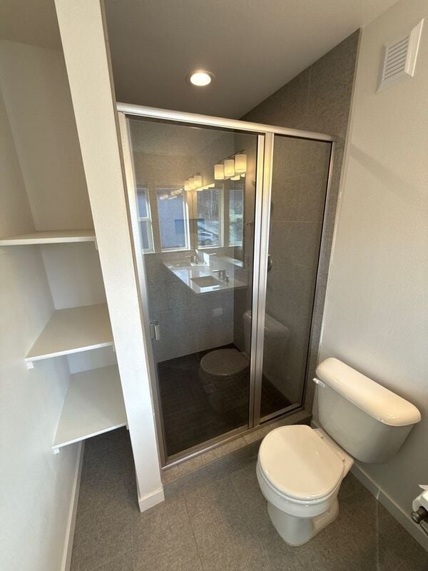 Building Photo - 5913 Blue River Dr SE