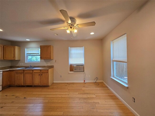 Building Photo - 4516 Russell Dr