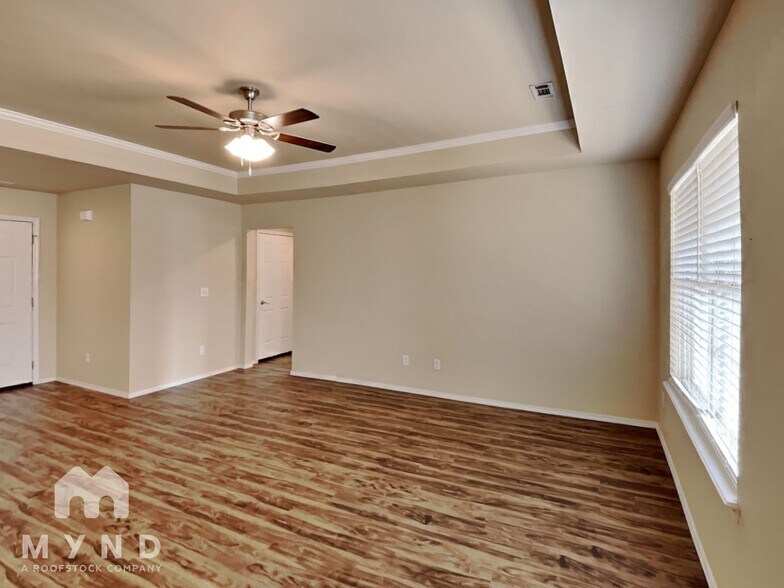 Building Photo - 2109 Cedar Cir