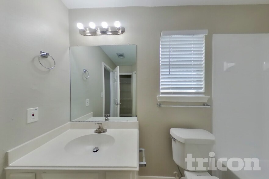 Building Photo - 3215 Boynton Dr
