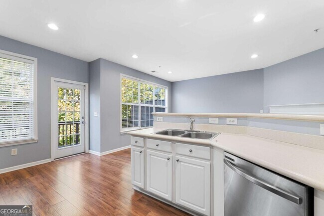 Building Photo - 4674 Creekside Villas Way