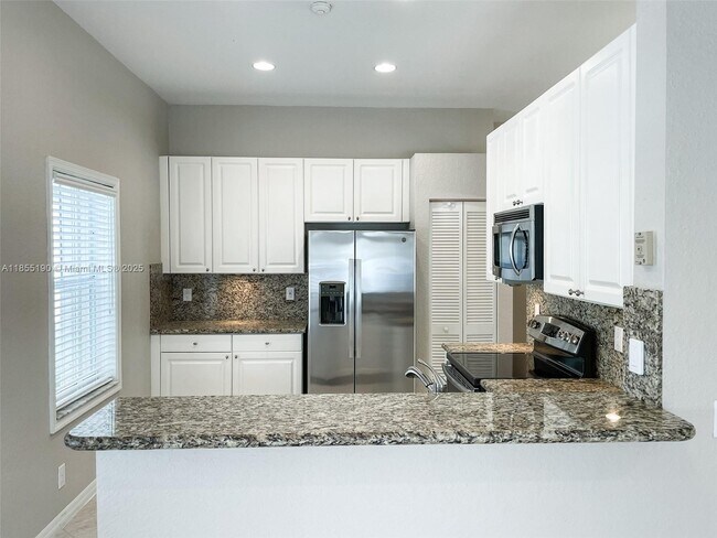 Building Photo - 686 Maplewood Ct
