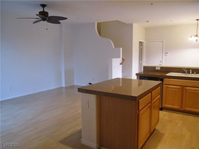 Building Photo - 620 White Shark Ct