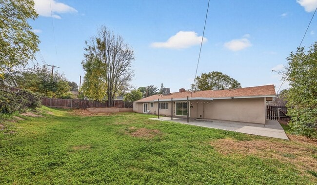 Building Photo - Updated Single-Story Home in South Redlands
