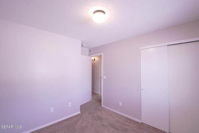 Building Photo - 610 Villas Del Valle Dr