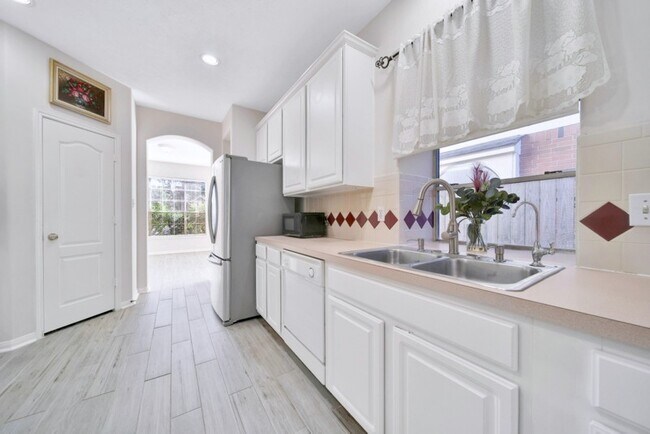 Building Photo - 522 Jay's Ln