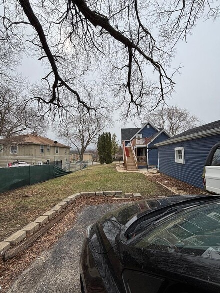 Building Photo - 520 Lawrence Ave