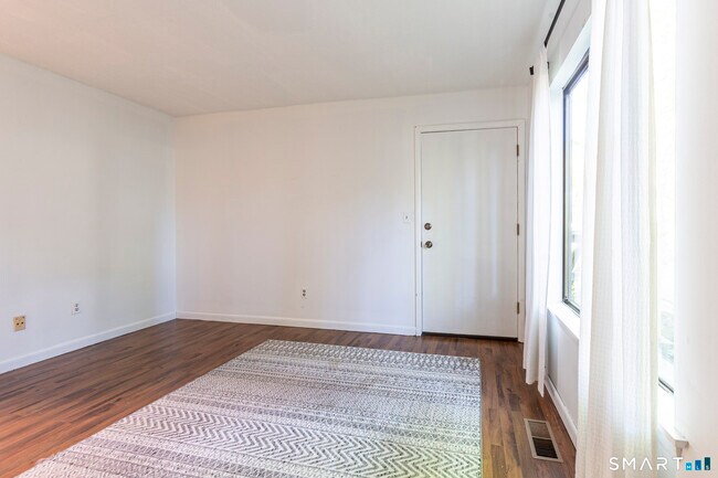 Building Photo - 60 Overlook Ave
