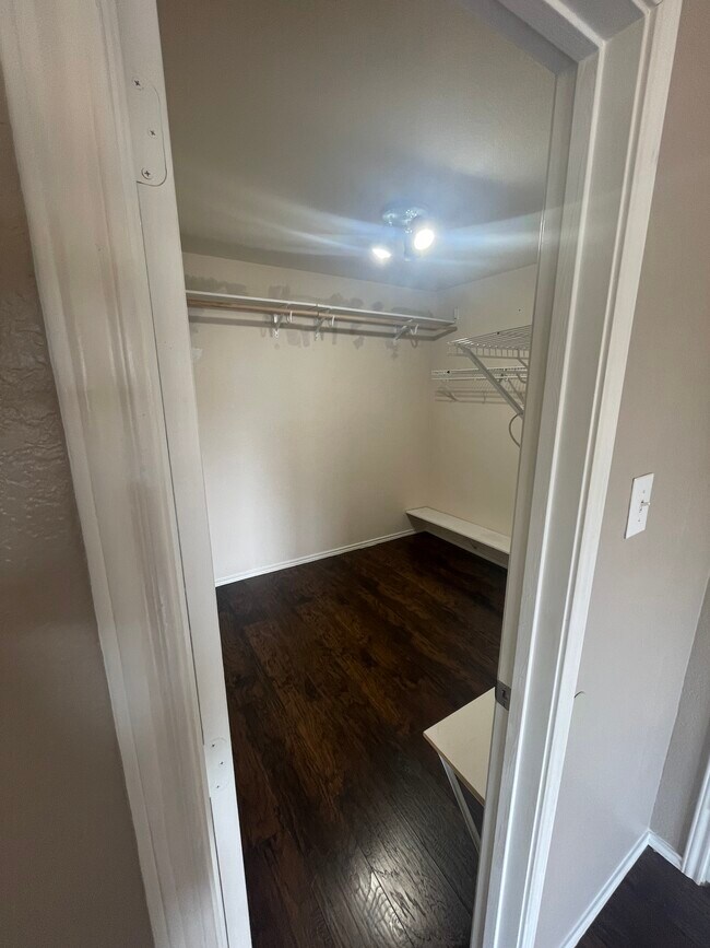 Building Photo - 220 Chalk Mountain Dr