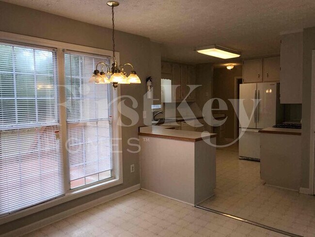 Building Photo - 15 Fenwick Way