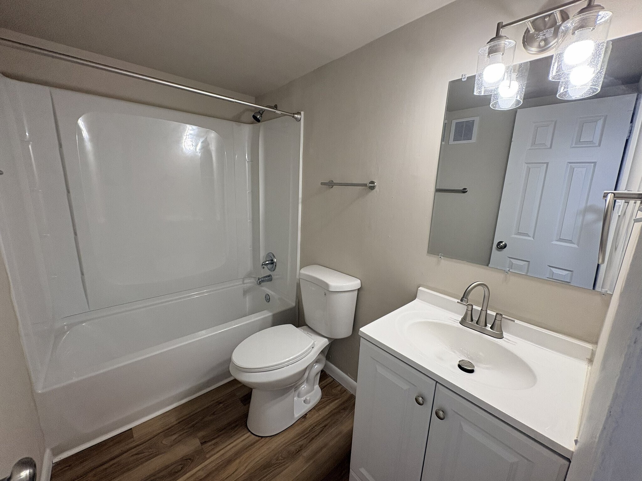 Building Photo - 200 Kilby Shores Dr