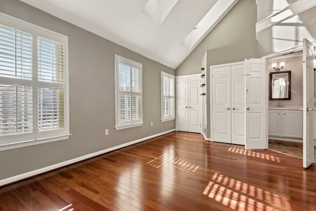 Building Photo - 8015 Merry Oaks Ln