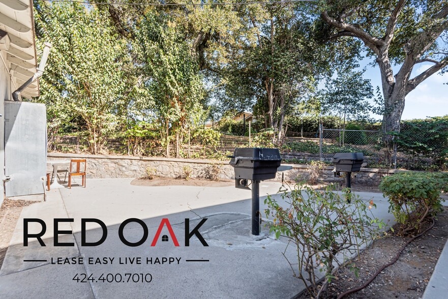 Building Photo - 630 N Cerritos Ave