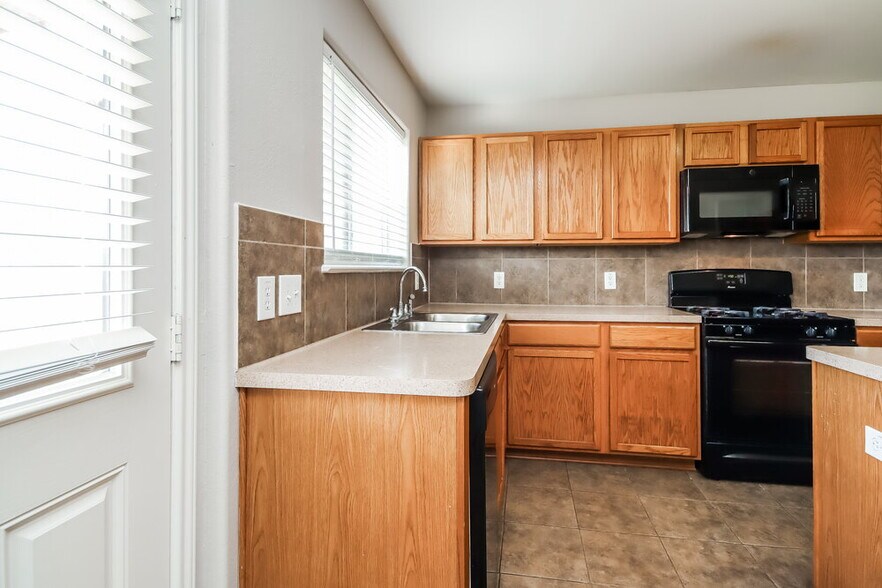 Building Photo - 1810 Skipwood Dr