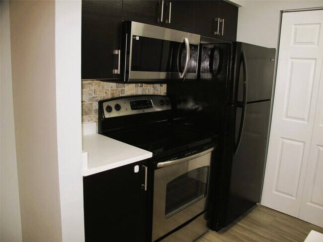 Building Photo - 1263 SW 46th Ave