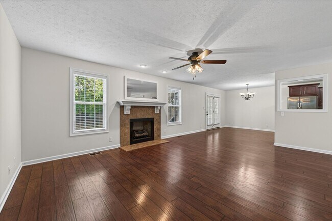 Building Photo - 566 Falkland Cir