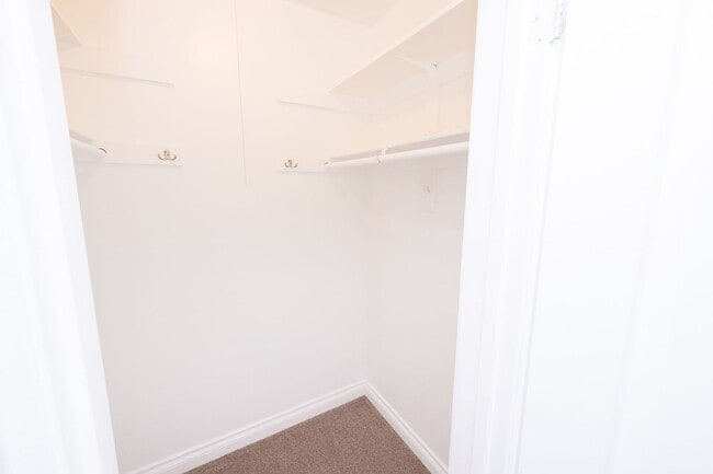 Building Photo - 2BR/1.5BA Condo! 2 parking spaces