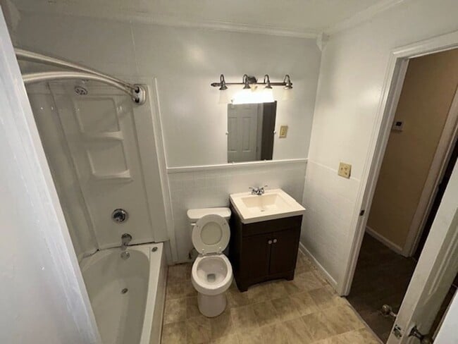 Building Photo - Moss Point 3 Bedroom