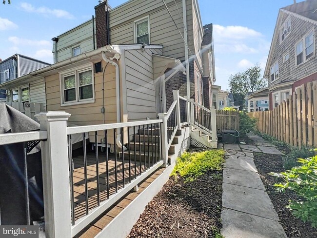 Building Photo - 1039 Rees Ave