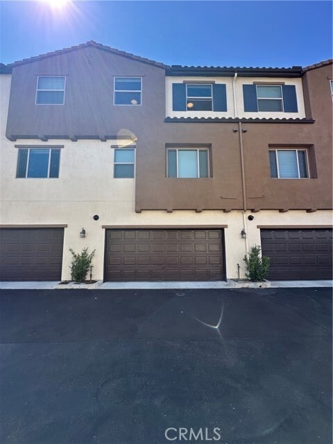 Building Photo - 9804 Jersey Ave