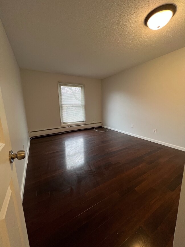 Building Photo - 941 11th Ave S