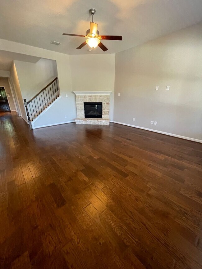 Building Photo - 22427 Carriage Bush