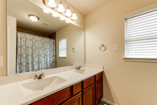 Building Photo - 8407 Hawthorn Vly Ln