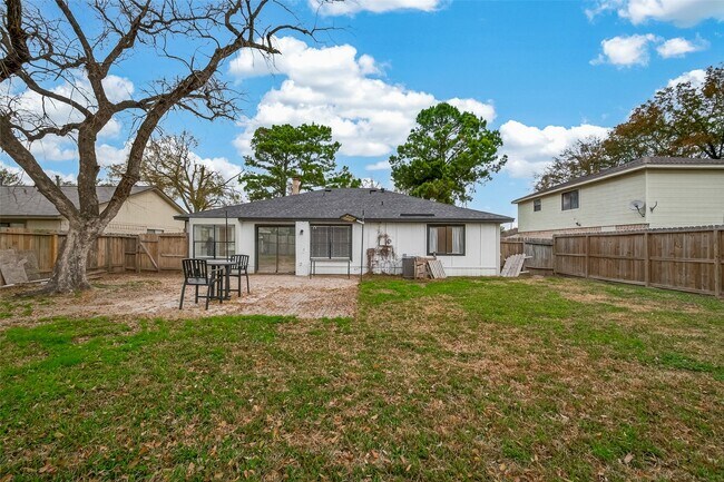 Building Photo - 614 Northaire Dr