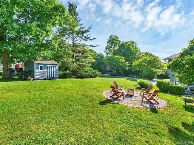 Building Photo - 5 Van Gogh Ln