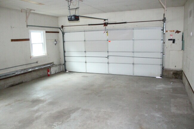 Building Photo - 254 Admiral Ave