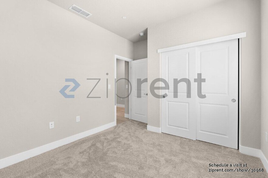 Building Photo - Unit