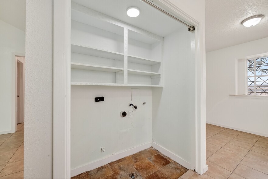 Washer/Dryer Hookup - 3902 Beran Dr