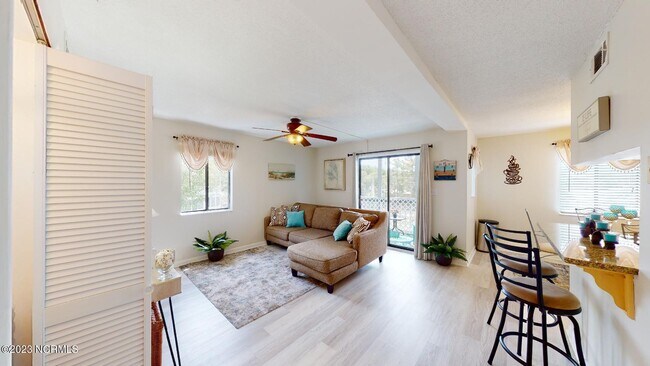 Building Photo - 10168 Beach Dr SW