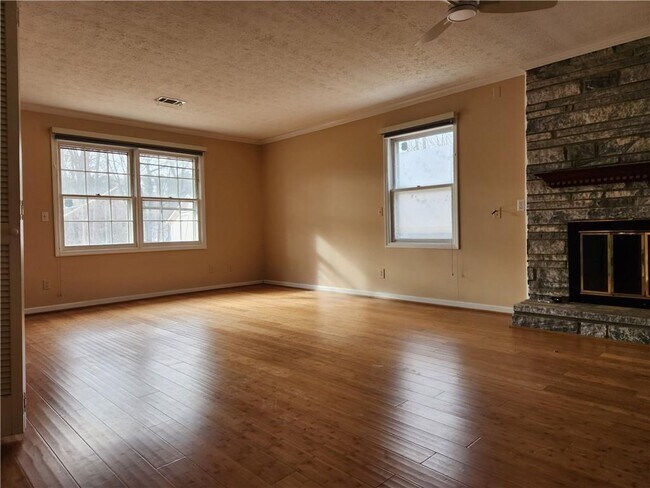 Building Photo - 3490 Pine Hill Dr