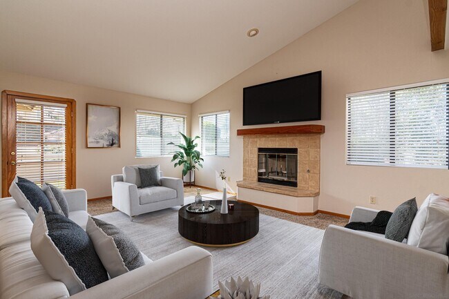 Building Photo - 1001 Crescent Bend