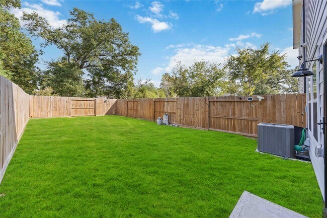 Building Photo - 5111 Firnat St