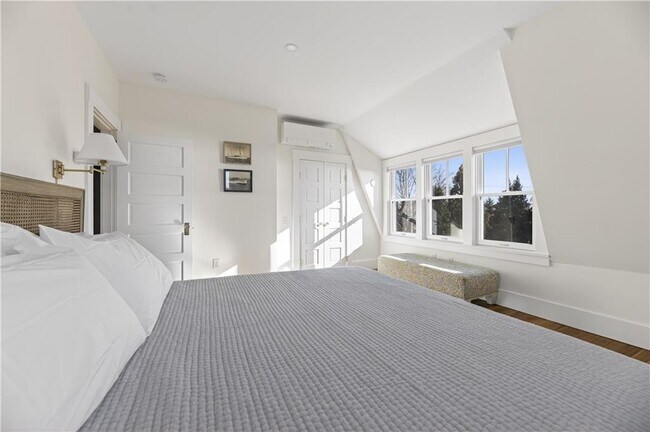 Building Photo - 47 Longfellow Rd