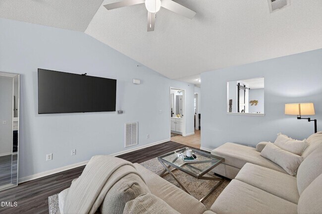 Building Photo - 2400 Huntscroft Ln