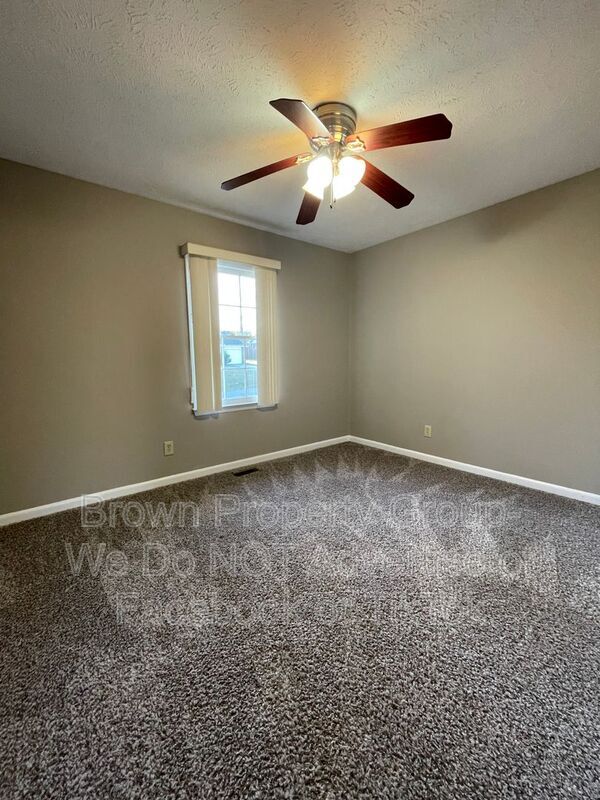 Building Photo - 1536 Rossmore Dr