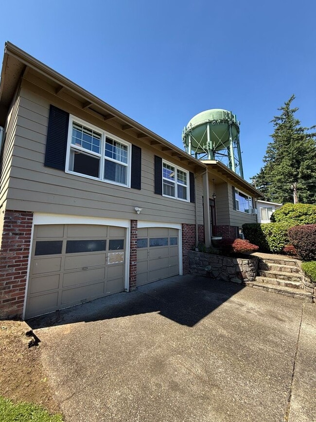 Building Photo - Entertainer’s Dream in NE Portland – Fully...