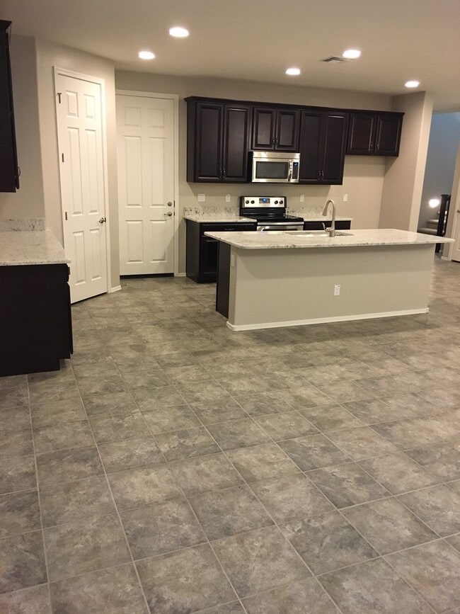 Building Photo - NEWER Beautiful Home in Fire Rock Villas!!