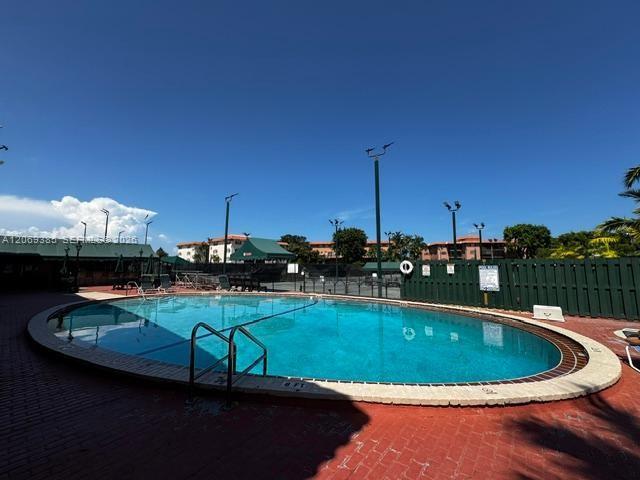 Building Photo - 610 Tennis Club Dr