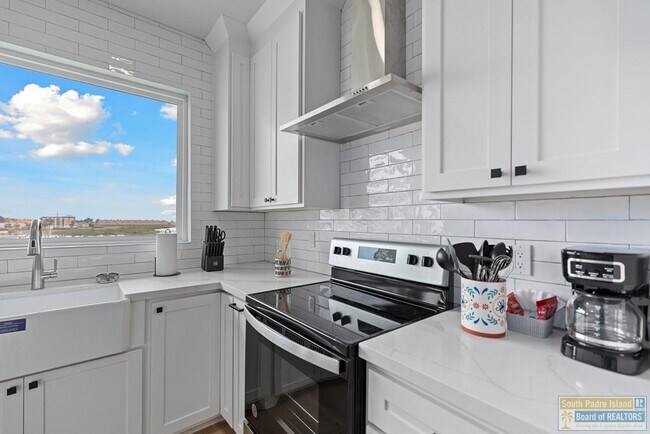 Building Photo - 111 W Sunny Isle Dr