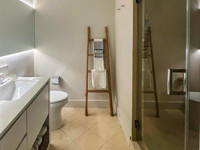 Building Photo - 100 South Pointe Dr